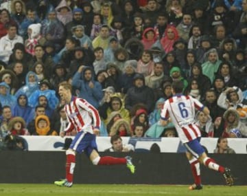 Celebración del segundo gol de Fernando Torres. 1-2.