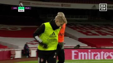 El saludo entre dos en el Arsenal-United que hace un a?o pensaban que estar¨ªan hoy en el Madrid