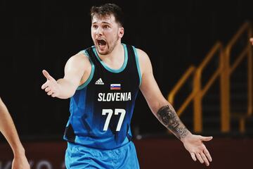 La selección eslovena de baloncesto, comandada por Luka Doncic, se ha impuesto a la selección argentina por 100-108. Luka ha anotado 48 puntos en el encuentro igualando la segunda mejor marca de la historia de los Juegos Olímpicos.
