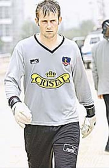 El arquero fue otro de los jugadores que pasó por ambas escuadras. En la UC estuvo tres años, mientras en Colo Colo solo jugó en 2003, aunque sin suerte. 