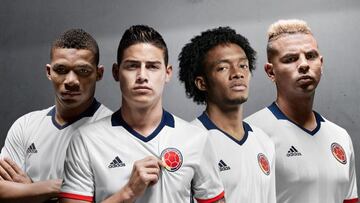 Fabra, James, Cuadrado y Cardona lucen la nueva camiseta de la Selección Colombia.