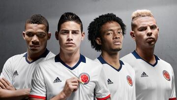 Fabra, James, Cuadrado y Cardona lucen la nueva camiseta de la Selección Colombia.