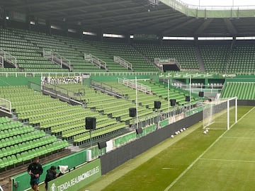 Se han instalado 2 nuevos altavoces en los laterales de La Gradona para que el sonido pueda llegar a toda la grada.