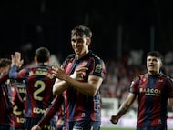 MADRID, 16/03/2026.- El delantero del Levante Carlos Espí celebra tras anotar el primer gol del equipo durante el partido de la jornada 28 de LaLiga EA Sports que el Rayo Vallecano y el Levante UD disputan este lunes, en el Estadio Vallecas en Madrid. EFE/ Juanjo Martín