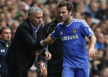 Juan Mata era clave en el Chelsea hasta que llegó Mourinho. Lo borró. Ahora en Manchester United podría pasar lo mismo.