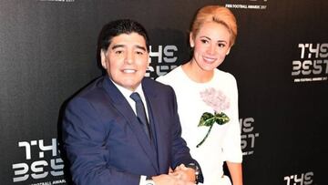 Maradona con Roc&iacute;o Oliva en los Premios The Best 2017.