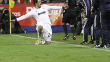 Morata celebra en la l&iacute;nea de banda el gol que vali&oacute; tres puntos para el Madrid. Fue su primer gol con el Madrid.