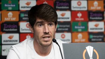 GRAFCAV9527. SAN SEBASTIÁN, 14/09/2022.- El defensa de la Real Sociedad, Aritz Elustondo, durante la rueda de prensa que ha ofrecido este miércoles en el Reale Arena de San Sebastián, donde mañana jugarán el partido de la Liga Europa ante el Omonia de Chipre. EFE/ Javier Etxezarreta
