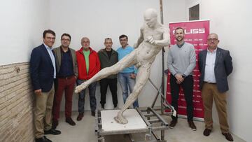 La escultura de Iniesta que estará en el Carlos Belmonte.