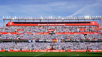 La afición del Málaga ya tomó Los Cármenes esta temporada.