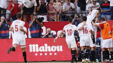 Muriel festeja el segundo tanto del Sevilla anotado ante el M&aacute;laga.