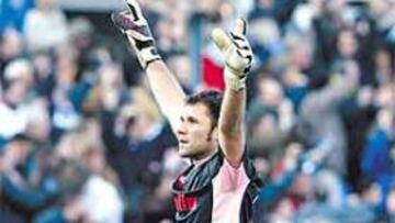 <b>ADIÓS. </b>El portero toledano Luis García se marcha del Real Zaragoza por la puerta de atrás.