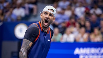 El tenista australiano Nick Kyrgios celebra un punto durante su partido ante Daniil Medvedev en el US Open 2022.