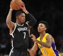 Joe Johnson lleva a los Lakers a su quinta derrota seguida