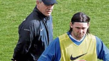 Aguirre junto a Maniche