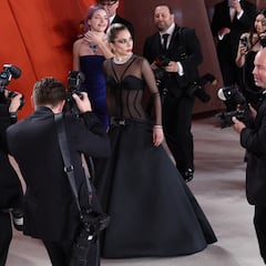 El increíble gesto de Lady Gaga con un fotógrafo que se cayó en los Premios Oscar