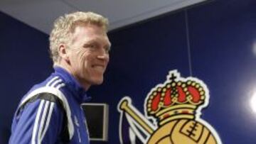 Moyes sale de la rueda de prensa.