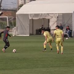 Otro nombre a seguir en Colo Colo: tenía a tres rivales encima y terminó marcando un golazo