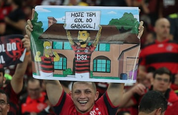 Soccer Football - Copa Libertadores - Semi Final - Second Leg - Flamengo v Gremio - Maracana Stadium, Rio de Janeiro, Brazil - October 23, 2019   Flamengo fans before the match   REUTERS/Sergio Moraes