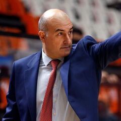 Casi inédito en España: el partido de Valencia con el entrenador microfonado en todo momento