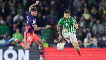 Ruibal, contra De Paul en el Betis-Atlético.