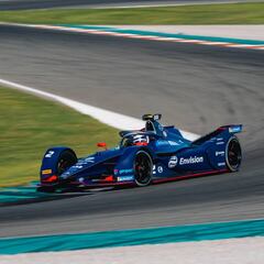Bird abre la veda en el difícil inicio de Mercedes y Porsche