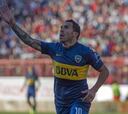 Tevez anota, pero fractura a un rival en victoria de Boca Jrs