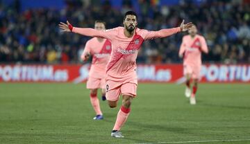 0-2. Luis Suárez celebró el segundo gol.