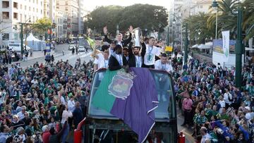 El Unicaja pase&oacute; por las calles de M&aacute;laga.