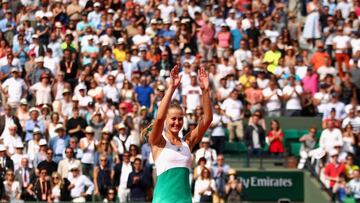 Carla Suárez: "Es normal que el público francés anime al 100% a Mladenovic y al 0% a Garbiñe"