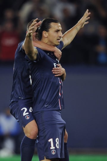 Bulto sospechoso en la celebración de Zlatan Ibrahimovic en el PSG-Dynamo de Kiev (18/09/12).