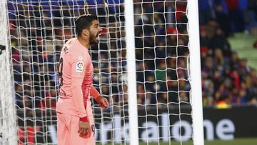 El Barça toma ventaja con golazos de Suarez y Messi