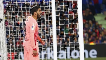 El Barça toma ventaja con golazos de Suarez y Messi