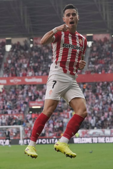 El jugador del Sporting comienza a coger su forma. Diferencial en su banda, un buen disparo suyo, con rebite en un contrario, supuso el primer gol sportinguista ante el Cádiz. 