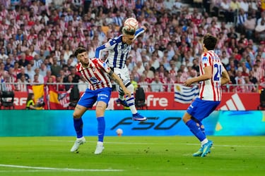 La Real Sociedad se adelantó nada más comenzar el partido. Barrenetxea marcó de cabeza tras un centro desde la banda izquierda, firmando el gol más rápido de la historia de una final de la Copa del Rey.