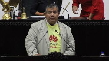 Diputado llega con la playera del América al congreso