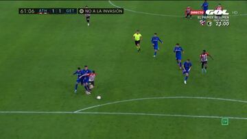 Roja a Cuenca en una acción en la que se pidió penalti, falta previa y fuera de juego