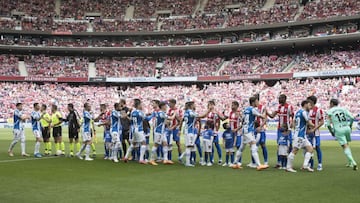 17/04/22  PARTIDO PRIMERA DIVISION 
 ATLETICO DE MADRID - RCD ESPANYOL
 SALUDOS CENTRO DEL CAMPO EQUIPOS 