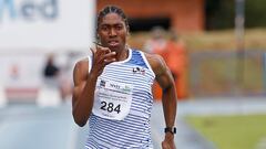 Caster Semenya compite en la prueba de 200 metros de los Athletics Gauteng North Championships en el LC de Villiers Athletics Stadium de Pretoria.