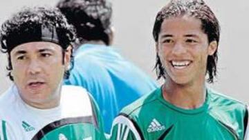 <b>MIMADO. </b>Hugo Sánchez, seleccionador de México, dará la alternativa a Giovani en la selección. entrenamiento.