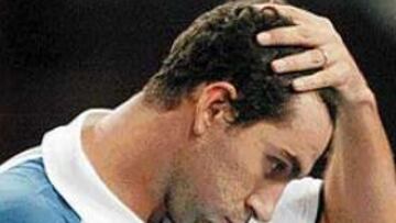 <B>AHORA TOCA ESPERAR</b>. Albert Costa tuvo ayer la clasificación matemática a su alcance y hoy podría lograrlo si Andre Agassi le gana al sueco Thomas Johansson.