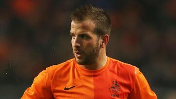 Rafael Van der Vaart announces "immediate" retirement