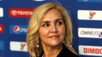 Angélica Fuentes en 2010 inaugurando la sala de prensa
