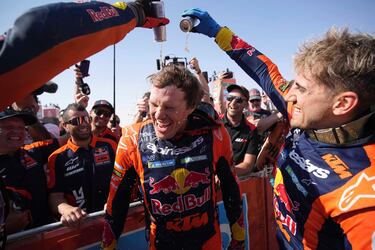 Sanders conquista su primer Dakar tras una edición casi perfecta en la que además, ganó más que nadie. Gran segundo de Schareina.