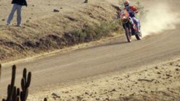<b>SABOR ESPAÑOL.</b> El español Jordi Viladoms ganó hoy la décima etapa del Dakar Argentina-Chile, en la que su compatriota Marc Coma, que fue sexto, mantuvo el liderato de la clasificación general.