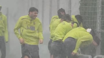 Atención a la impresionante tormenta con la que entrenó Racing