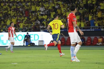 James Rodríguez solo le ha marcado en una ocasión a la selección paraguaya. Fue en el partido por la Copa América Centenario que se llevó a cabo en Estados Unidos. Aquel de 7 de junio del 2016, el equipo que era dirigido por José Pékerman se enfrentó a la Albirroja en la segunda fecha de la fase de grupos y se impuso 2-1 con goles de Carlos Bacca (12') y James Rodríguez (30'), Ayala descontó al 71'.