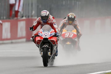 Duelo bajo la lluvia de Motegi entre Dovizioso y Márquez