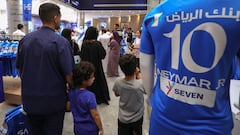 Fans Saudi football club Al-Hilal line up to buy T-shirts bearing the name and number of Brazilian forward Neymar Jr. at the club's official store in Riyadh on August 15, 2023. Brazil forward Neymar has signed for Saudi Arabia's Al-Hilal from Paris Saint-Germain, the clubs announced today, joining Cristiano Ronaldo and Karim Benzema as the latest big name lured to the oil-rich Gulf state. (Photo by Fayez Nureldine / AFP)