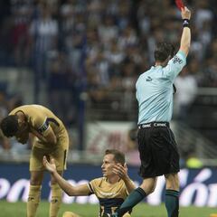 Monterrey vence a Pumas con polémicas arbitrales